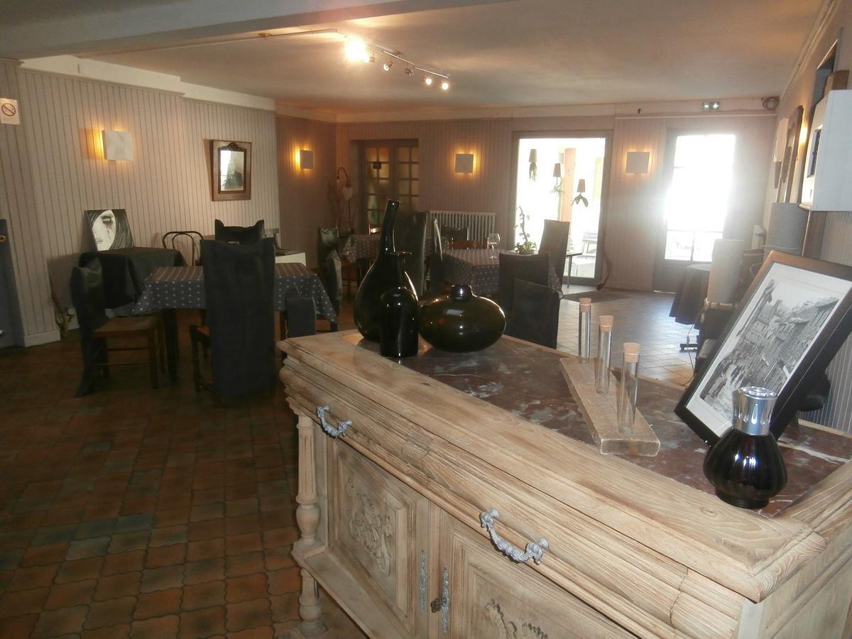 Hotel Le Saint Yves Tréguier Buitenkant foto