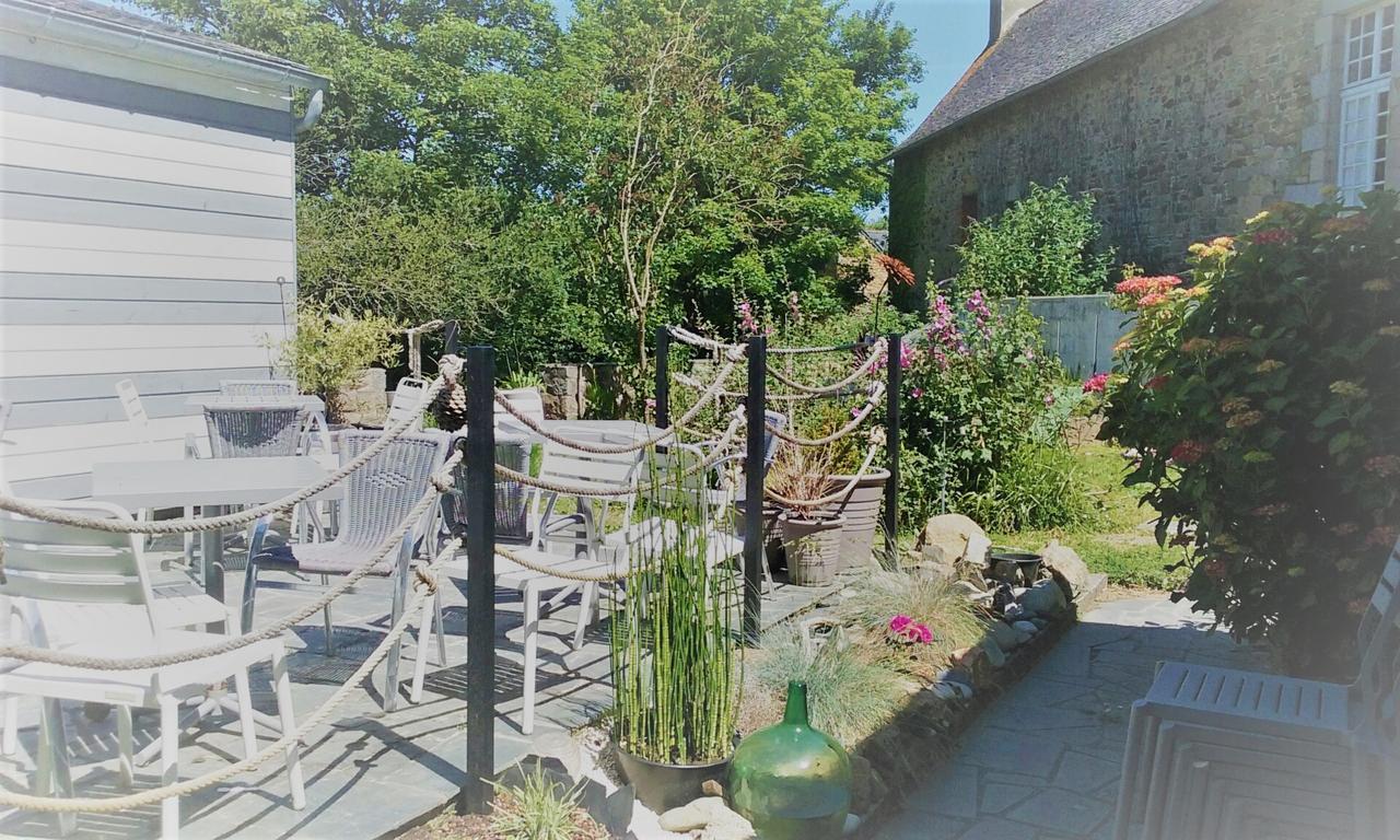 Hotel Le Saint Yves Tréguier Buitenkant foto